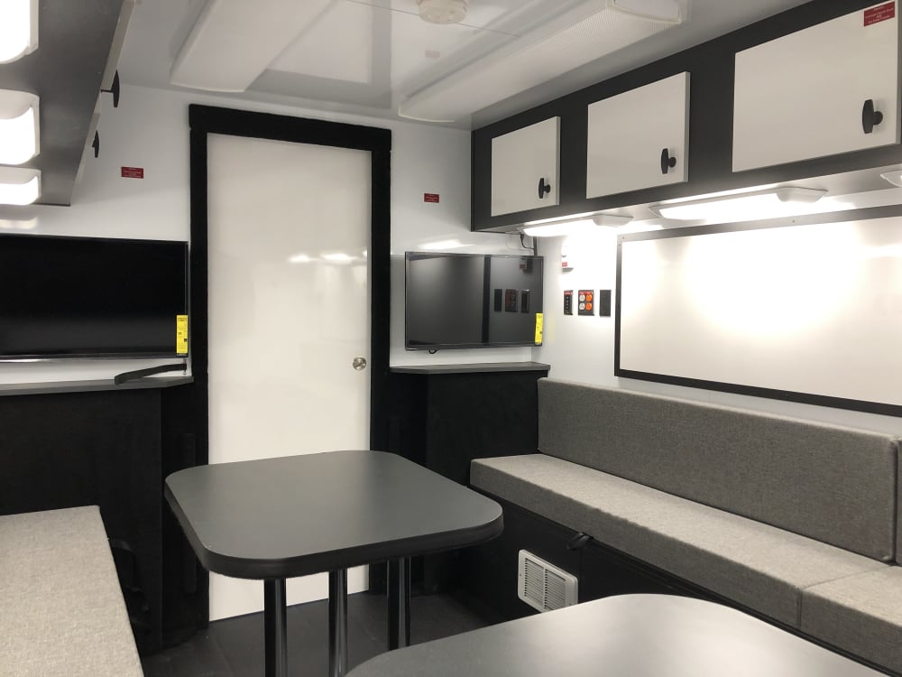 24' Mobile Comman Truck