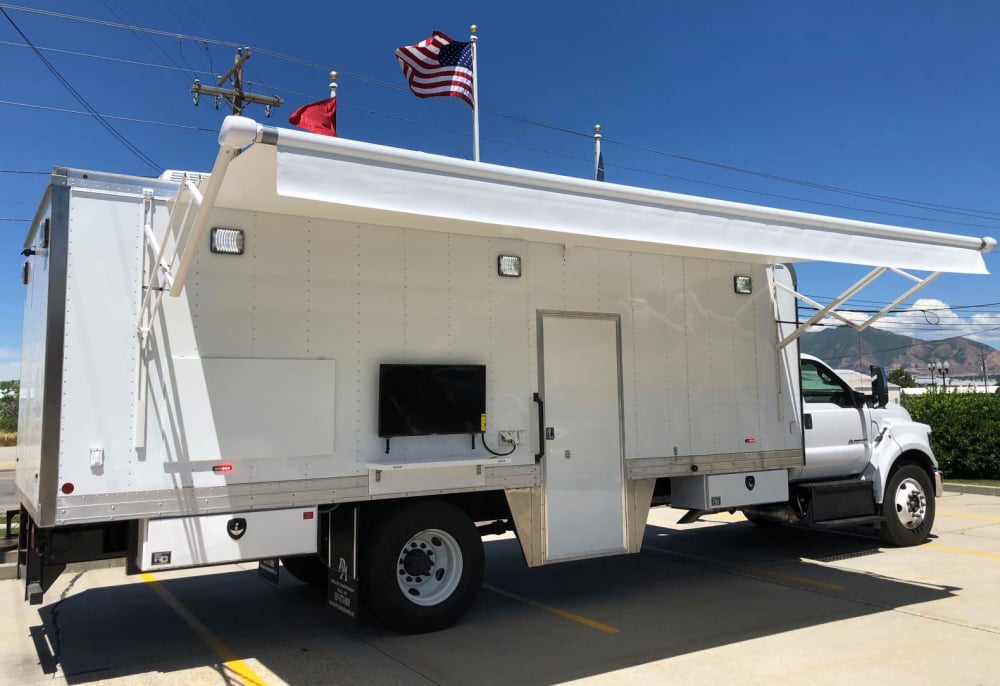 24' Mobile Comman Truck
